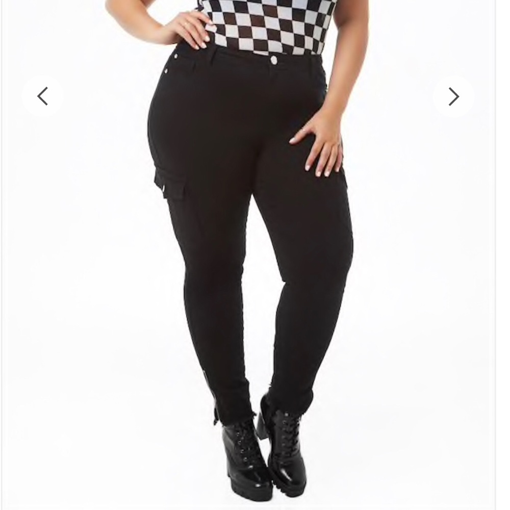 Cargo black skinny jeans with pockets on the side